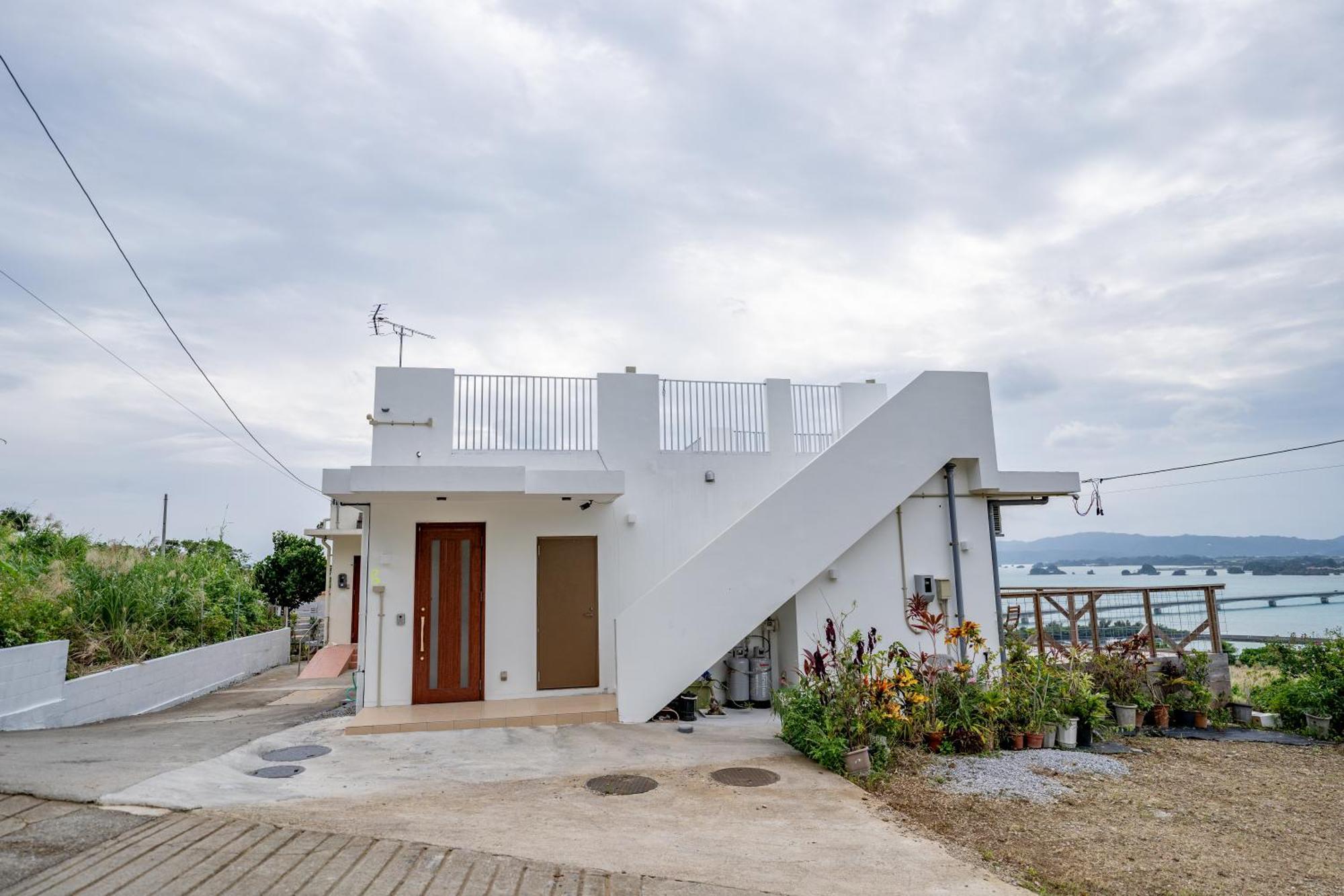 ペンションパシフィカ古宇利 Vila Kouri Exterior foto